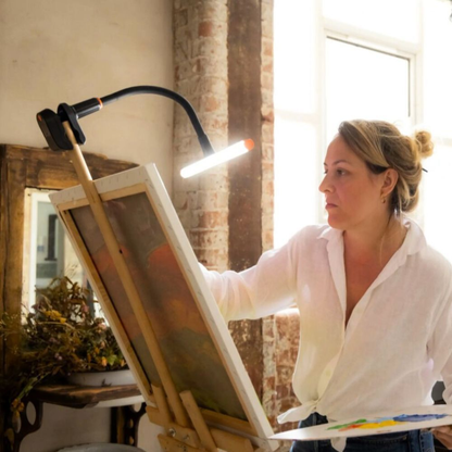 DAYLIGHT Easel Go Lamp