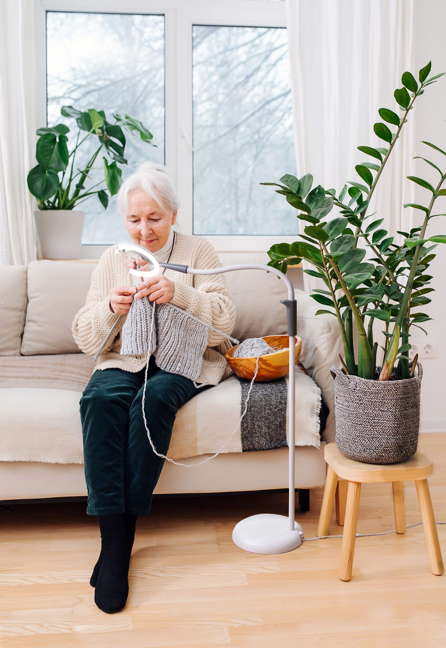 DAYLIGHT Magnificent Pro Desk/Floor Lamp